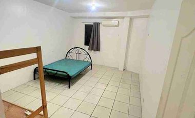 3 Storey 7 Bedroom Townhouse with 3 Car Ports For Rent at East Tambo Paranaque