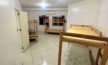 3 Storey 7 Bedroom Townhouse with 3 Car Ports For Rent at East Tambo Paranaque