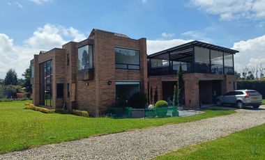 CASA EN RENTA CONJUNTO CERRADO COTA
