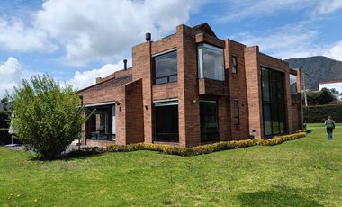 CASA EN RENTA CONJUNTO CERRADO COTA
