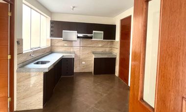 Venta De Moderno Y Hermoso Departamento
