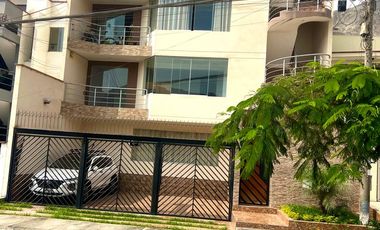 Venta De Moderno Y Hermoso Departamento