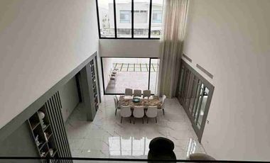 Casa esquinera de Venta en Isla Mocoli