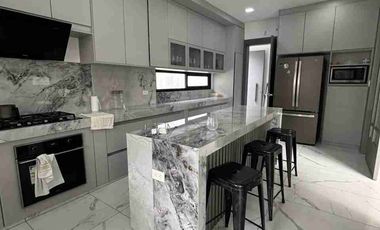 Casa esquinera de Venta en Isla Mocoli