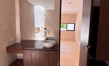 Residencia Colonial Contemporánea en el Corazón de Mérida