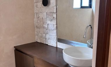 Residencia Colonial Contemporánea en el Corazón de Mérida