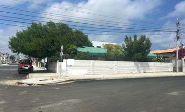 CHIPIPE: VENDO CASA ESQUINERA CERCA DEL MAR