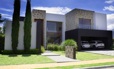 HERMOSA CASA DE LUJO DE VENTA EN PUEMBO!!