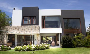 HERMOSA CASA DE LUJO DE VENTA EN PUEMBO!!