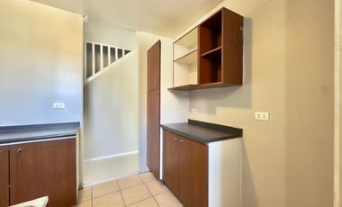 Se arrienda departamento duplex 3 piezas, 1 baño, estacionamiento, Curicó