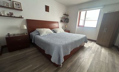 Venta Dpto. amplio de tres dormitorios, 2 cocheras en Reynaldo vivanco