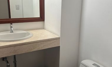 Venta Dpto. amplio de tres dormitorios, 2 cocheras en Reynaldo vivanco