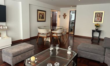 Venta Dpto. amplio de tres dormitorios, 2 cocheras en Reynaldo vivanco