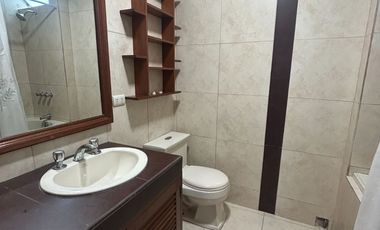 Venta Dpto. amplio de tres dormitorios, 2 cocheras en Reynaldo vivanco