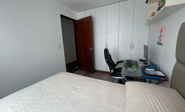 Venta Dpto. amplio de tres dormitorios, 2 cocheras en Reynaldo vivanco