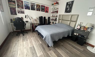 Venta Dpto. amplio de tres dormitorios, 2 cocheras en Reynaldo vivanco