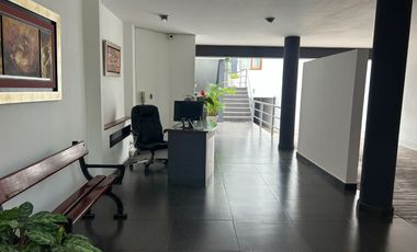Venta Dpto. amplio de tres dormitorios, 2 cocheras en Reynaldo vivanco