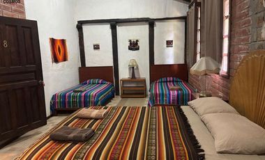Venta de 17.800 m2 de terreno con 7 casas en Otavalo, apto para hostería