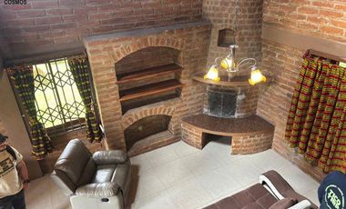Venta de 17.800 m2 de terreno con 7 casas en Otavalo, apto para hostería