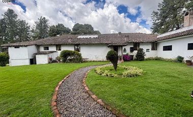 Venta de 17.800 m2 de terreno con 7 casas en Otavalo, apto para hostería