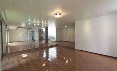 MUY LINDA CASA DE ARRIENDO EN EXCELENTE URB PRIVADA (Sector Monteserrín)