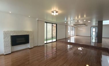 MUY LINDA CASA DE ARRIENDO EN EXCELENTE URB PRIVADA (Sector Monteserrín)