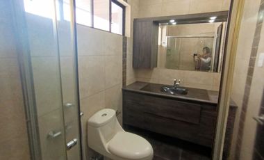 MUY LINDA CASA DE ARRIENDO EN EXCELENTE URB PRIVADA (Sector Monteserrín)