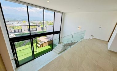 Loft de Doble Altura con jardín y Jacuzzi Privado | Huma Zibatá
