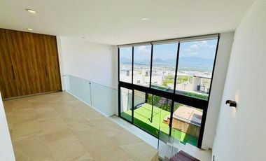 Loft de Doble Altura con jardín y Jacuzzi Privado | Huma Zibatá