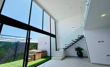 Loft de Doble Altura con jardín y Jacuzzi Privado | Huma Zibatá