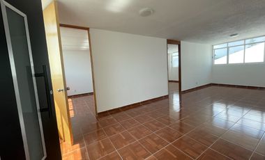 Oficina en Renta en Lomas verdes, dentro de fracc cerrado, frente Club Casablanca