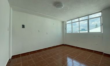 Oficina en Renta en Lomas verdes, dentro de fracc cerrado, frente Club Casablanca