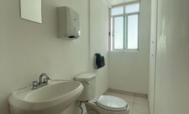 Oficina en Renta en Lomas verdes, dentro de fracc cerrado, frente Club Casablanca