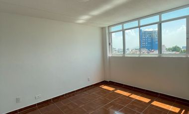 Oficina en Renta en Lomas verdes, dentro de fracc cerrado, frente Club Casablanca