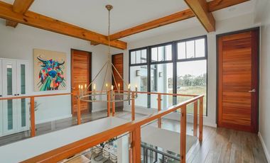 Beautiful Modern Contemporary 4BR Home in Greenwoods Executive Village