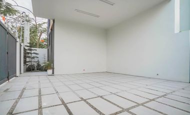 Beautiful Modern Contemporary 4BR Home in Greenwoods Executive Village