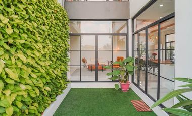 Beautiful Modern Contemporary 4BR Home in Greenwoods Executive Village