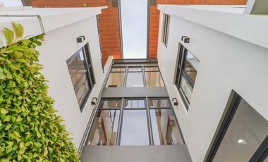 Beautiful Modern Contemporary 4BR Home in Greenwoods Executive Village