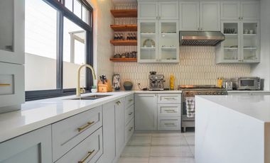 Beautiful Modern Contemporary 4BR Home in Greenwoods Executive Village