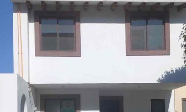 Casa en renta 3 niveles Lerma Outlet