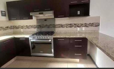 Casa en renta 3 niveles Lerma Outlet
