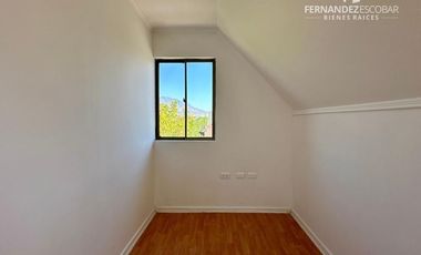SAN FELIPE - VENDE CASA DE DOS PISOS 3D 3B 2E - COND. NALCAHUE