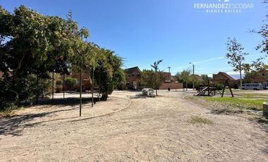 SAN FELIPE - VENDE CASA DE DOS PISOS 3D 3B 2E - COND. NALCAHUE