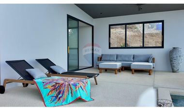 Modern pool villa for sale in a prime, quiet Koh Samui location