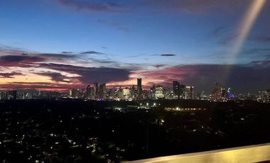 For Rent: 5BR w/ 1 Parking and balcony at Park McKinley West Penthouse for 300K/mo nego!