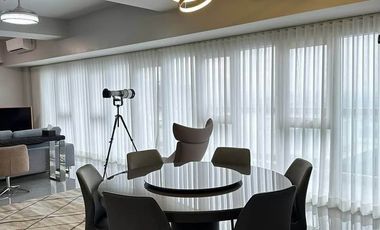 For Rent: 5BR w/ 1 Parking and balcony at Park McKinley West Penthouse for 300K/mo nego!