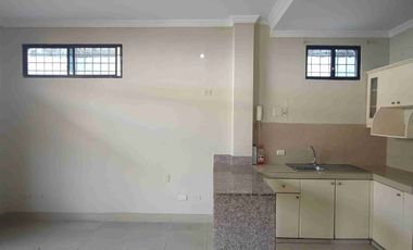 Departamento con garage en alquiler, Los Almendros