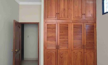 Departamento con garage en alquiler, Los Almendros