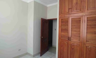 Departamento con garage en alquiler, Los Almendros