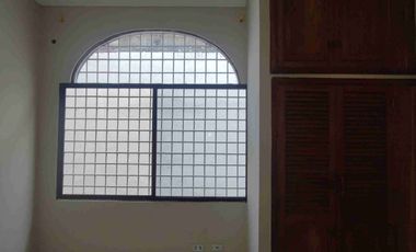 Departamento con garage en alquiler, Los Almendros
